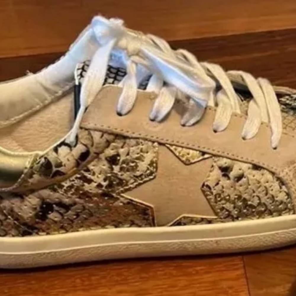 Steve Madden Starling Sneakers Women’s Size‎ 7 Gold Snake Print Star Lace Up GUC - Picture 2 of 7